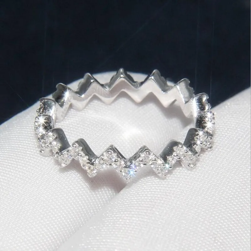 

Simple Fashion Jewelry Sweet Cut Brand New 925 Sterling Silver Pave White Clear 5A Cubic Zirconia Wave Wedding Band Ring Gift