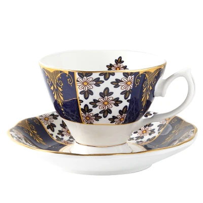 Европейский костяной фарфор королевская кофейная чашка и блюдце набор роскошных чашек ручной работы черного чая золотая рисованная фарфоровая чашка - Цвет: 16