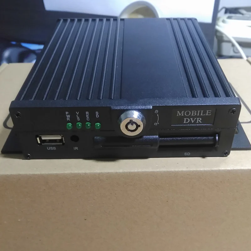 Mobilny sprzęt do monitorowania pojazdów DVR AHD 4CH karta SD samochodowy rejestrator wideo interfejs AV/RCA system NTSC/PAL Mobilny sprzęt do monitorowania pojazdów DVR AHD 4CH karta SD samochodowy rejestrator wideo interfejs AV/RCA system NTSC/PAL