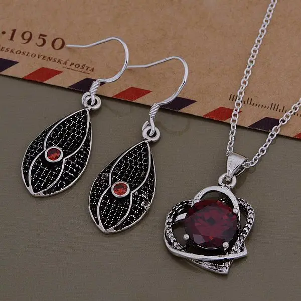 

Wholesale free shipping charm fashion silver plated for women silver 925 Jewelry Sets Earring 682 + Necklace 1000