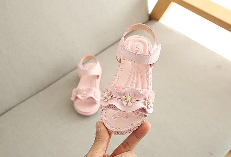 Новые летние поступления сандалии для девочек обувь удобные девушки детские сандалии; туфли мода цветок принцесса детские сандалии