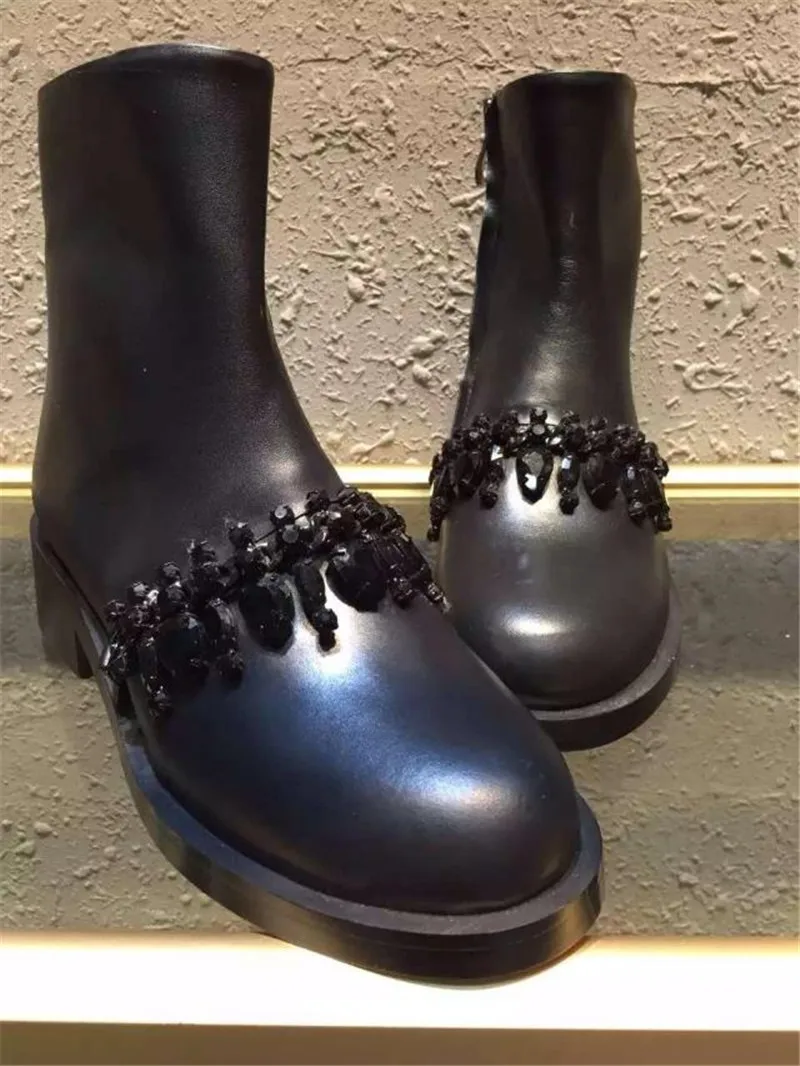 Черные ботильоны со стразами; Новинка; женские осенние ботинки martin из натуральной кожи на квадратном каблуке с круглым носком и боковой молнией; короткие ботиночки со стразами