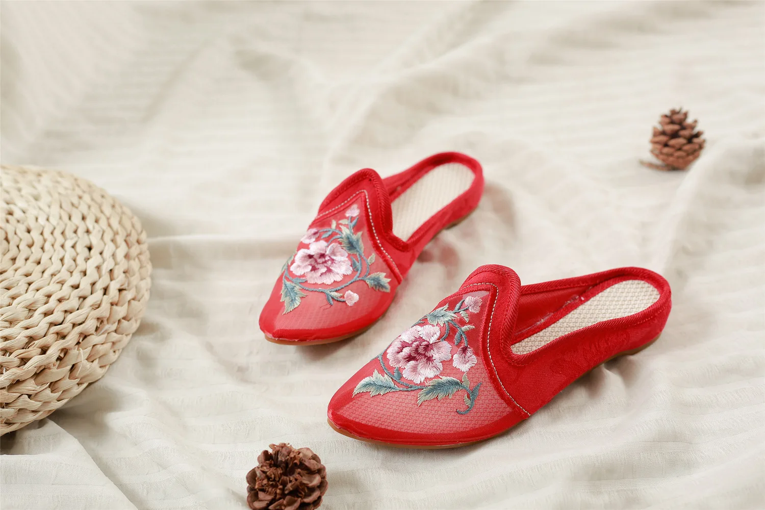 Тапочки; туфли-лодочки; женская обувь; Классические босоножки без задника; Paeonia; женская свадебная обувь с острым носком и вышивкой в китайском стиле; zapatos de mujer
