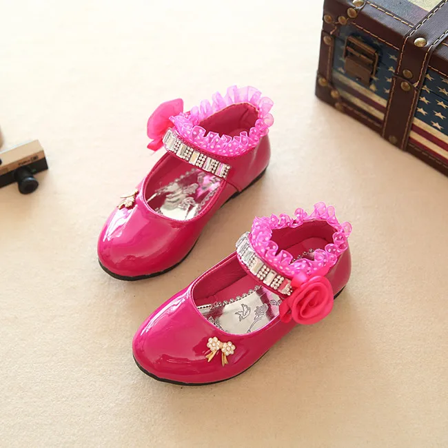 J Ghee/весенне-осенняя Новая модная обувь для девочек из лакированной искусственной кожи, расшитая бисером, Цветочная кружевная обувь принцессы для детей 4 цвета - Цвет: hot pink