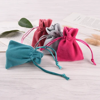 

2PCS Random Color Pretty Velvet Jewelry Pouches Wedding Party Favors Gift Bags Coins Purse With Drawstring 2X7X9CM