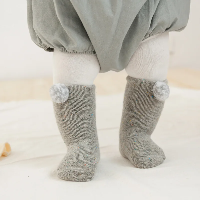 

2019 winter Newbron Infants Terry Stockings Warm Thicken Unisex Baby Boys Girls Stockings Toddlers Kids Pompon Floor Stockings