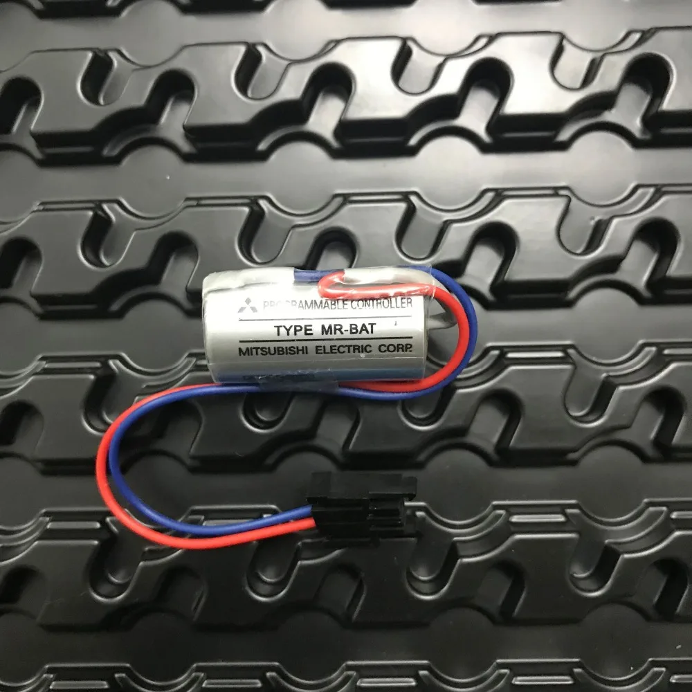 

10pcs/lot New Original ER17330V MR-BAT CNC 3.6V 1700mah PLC Lithium Battery Batteries with Plug Free Shipping