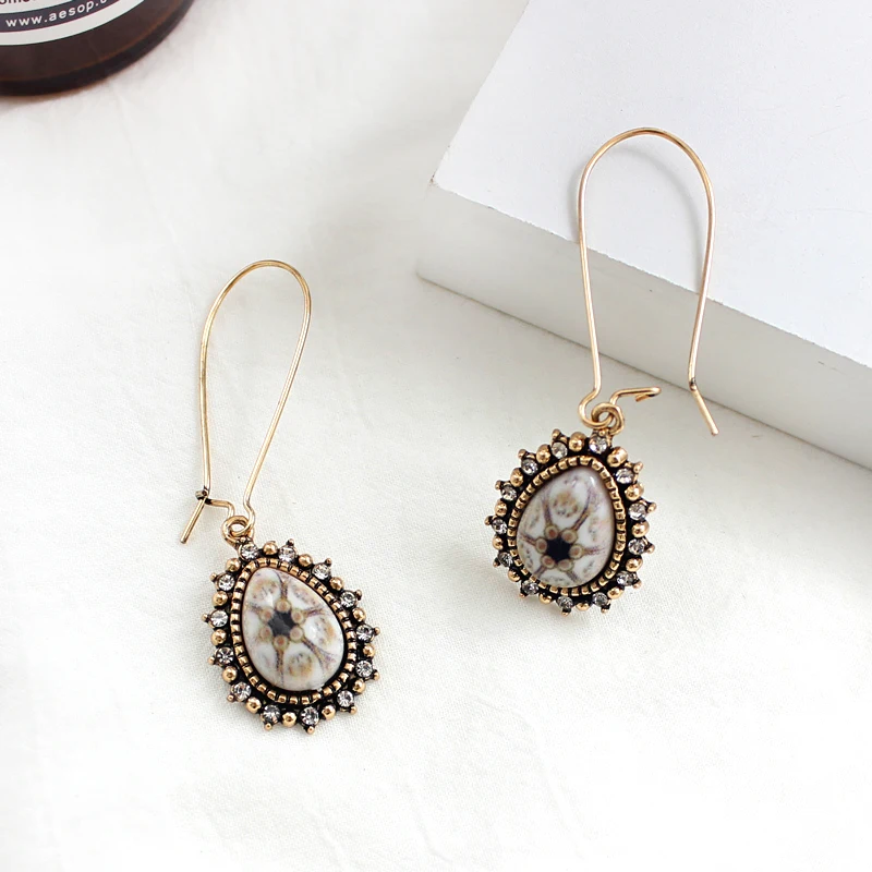 

Earrings like eye beads pattern crystal stone embellished European style retro to send girlfriend lover accessories