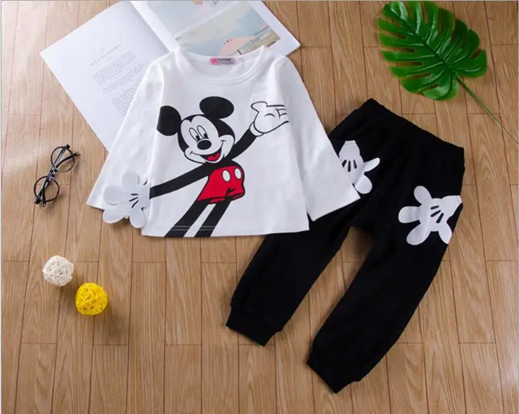 

Spring and Autumn 2019 Korean version of hot baby and boy suit long-sleeved cartoon Mickey Mouse T-shirt + trousers suit