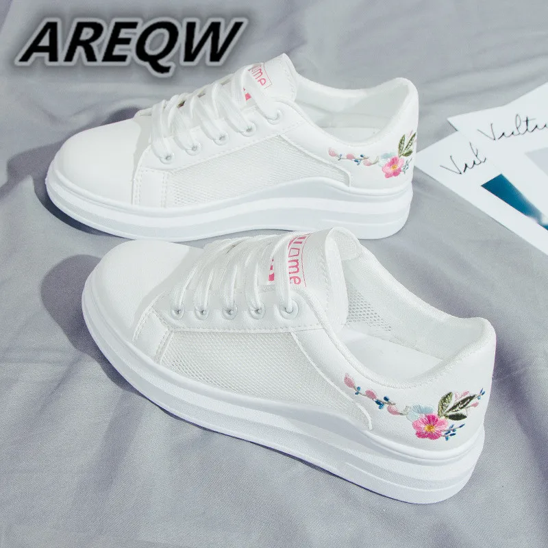 

2019 Summer New Wild Thick-soled White Shoes Women's Mesh Breathable Tie Student Casual Shoes