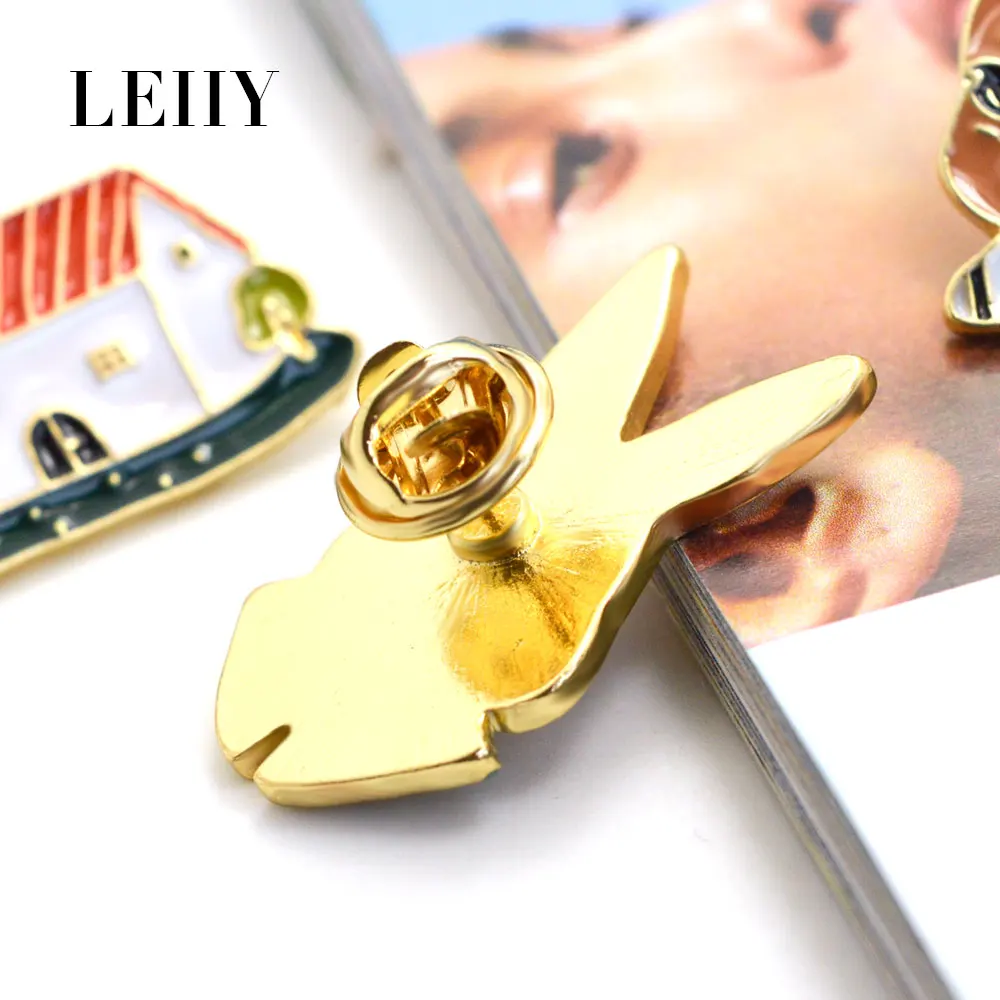 Leiiy Nuovo Disegno Multicolore Dello Smalto Del Coniglio Casa Albero Forma Spille Per Le Donne Oro colore Semplice Spille Fashion Jewellery in Leiiy Nuovo