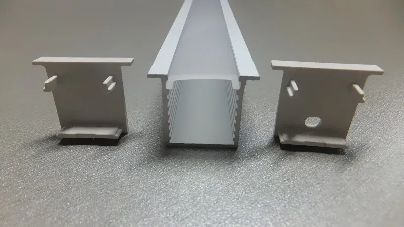Глубокий алюминиевый профиль с фланцем и Опаловый матовый диффузор для светодиодной ленты освещения с креплением. 1 м(3,28 футов