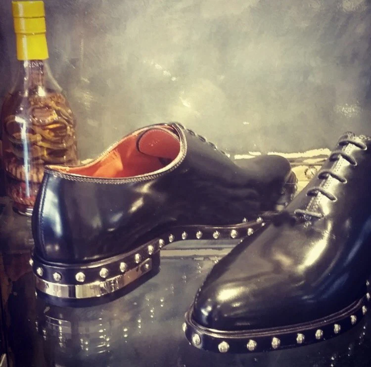 

New Customize Mens Dress Shoes Real Leather Pointed Toe Lace Up Rivets Shoes Breathable Party Formal Leather Shoes Black