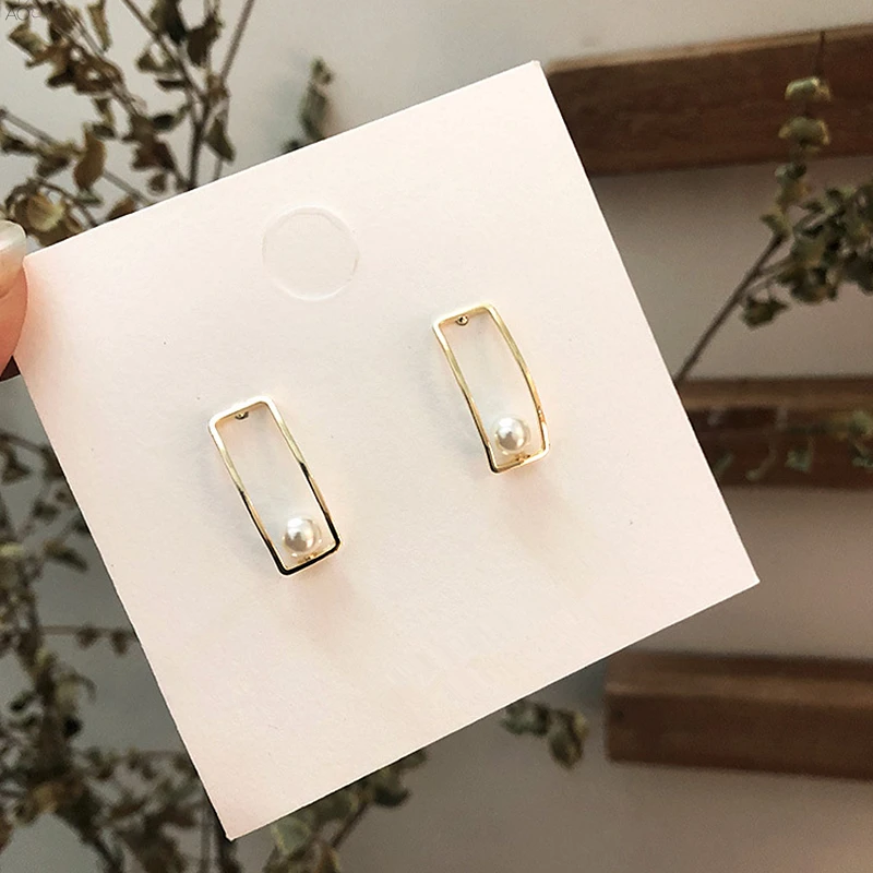 

AOMU 2019 New Gold Metal Geometric Rectangular Small Pearl Curved Square Stud Earrings for Women Girl Party Wedding Jewelry Gift