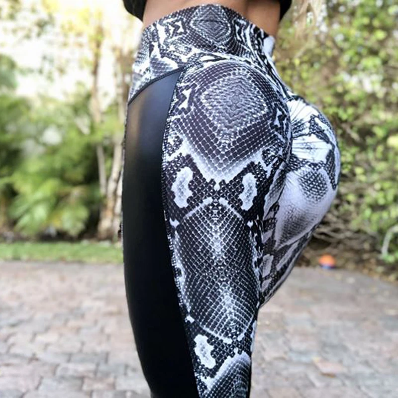 Baratos Drop Shipping mujeres polainas blancas con estampado de serpiente negro PU cuero Patckwork entrenamiento caliente cadera plisado Leggings