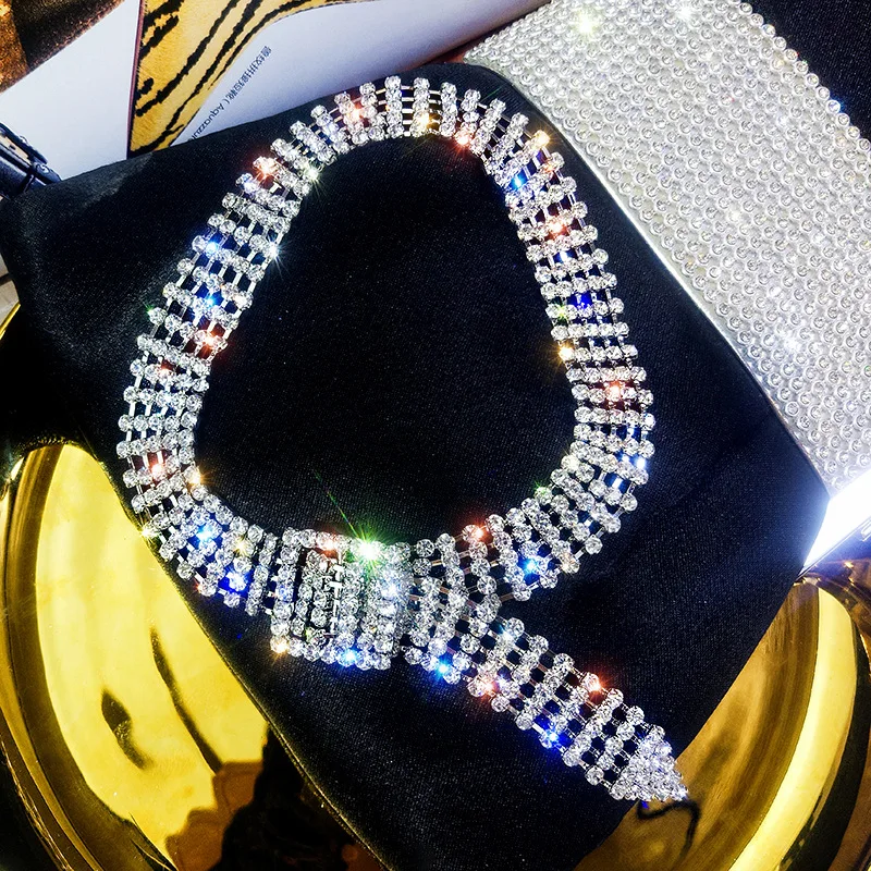 Модные женские ожерелья-чокер, полностью Стразы, бижутерия, блестящий серебряный цвет, ожерелья на пуговицах, массивные ювелирные изделия, вечерние, подарок