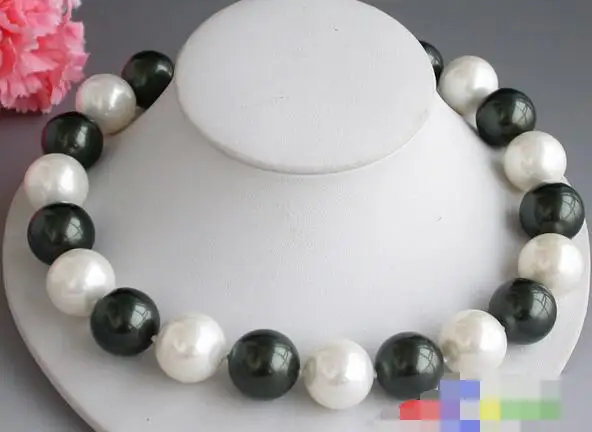 

3540 WHITE BLACK ROUND SOUTH SEA SHELL PEARL NECKLACE