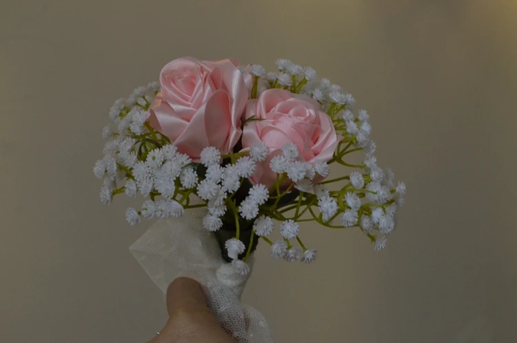Ручной работы шелковый атлас розы 3 реального прикосновения Роза Birdesmaid букет Свадебный букет с белыми babysbreath вокруг дома Декор