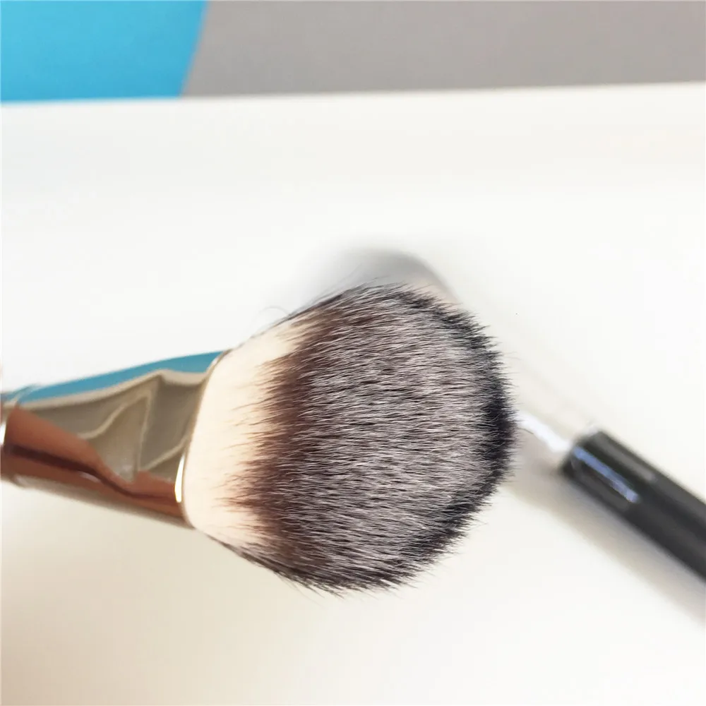 MAC 127 Split Fibre Face Brush _ 7