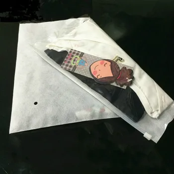 

100pcs Non-woven zipper bag Clothing jacket packaging bags translucent white ziplock flat bottom pouch package