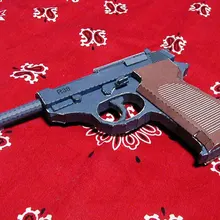 Бумажная модель высокого разрешения Рисунок 1: 1 Walter P38 пистолет Бумажная модель