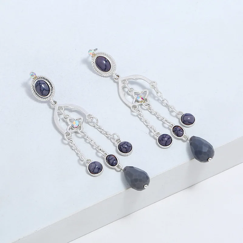 9413747937_1777934208