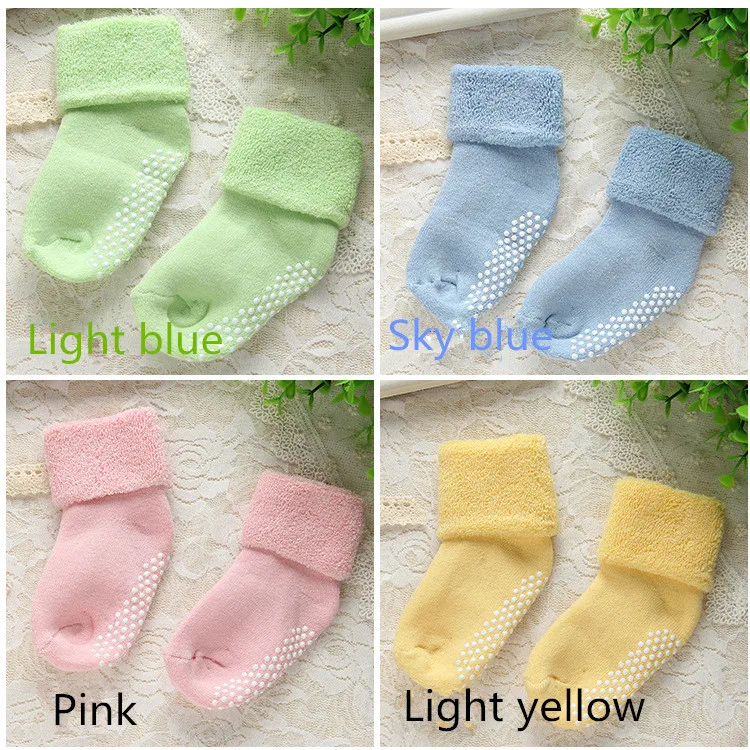 Детские носочки годик. Носки детские для девочек. Детские носочки годик. Носочки детские. Детские носочки для девочек.