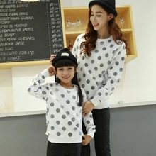 Occasionnel Famille Ensemble Polka Dot Shirts O-cou Mère Fille/Fils Vêtements Vêtements Pour La Famille Parent-Enfant Famille Style Ensemble SM67