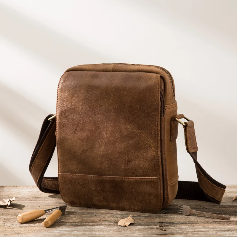 AETOO Retro casual backpack leather men bag shoulder Messenger bag head layer cowhide men postman package crazy horse skin men w