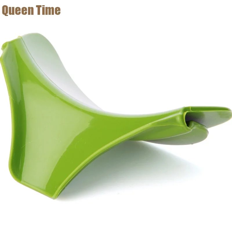 

QueenTime New Kitchen Funnel Pot Clip Silicone Pour Spout Slip On Mess for Pots Pans Food Silicone Spouts Kitchen Gadgets