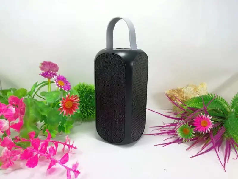 Fashion Outdoor Portable Wireless Bluetooth Speaker with LED Lamp Music Player Handfree Audio Support TF Card MP3 Sport Speakers (1)