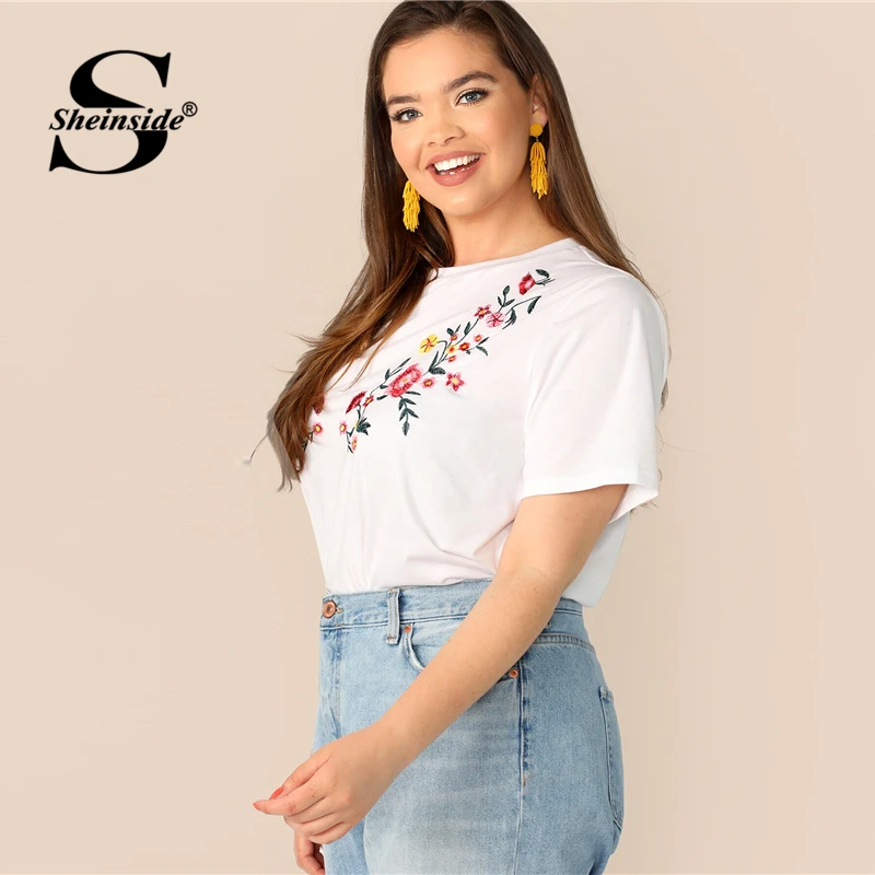 Sheinside زائد حجم عارضة المطرزة التفاصيل تي شيرت المرأة 2019 الصيف قصيرة الأكمام المحملة السيدات الأزهار طباعة لباس أبيض Sheinside زائد حجم عارضة المطرزة التفاصيل تي شيرت المرأة 2019 الصيف قصيرة الأكمام المحملة السيدات الأزهار طباعة لباس أبيض