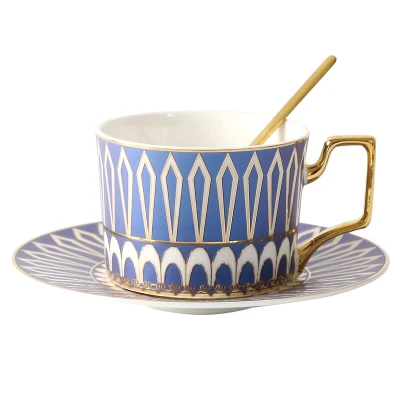 Керамический кофейный комплект из чашки и блюдца Европейские Элегантные кофейные кружки набор посуды бытовой простой послеобеденный чай чашка с ложкой - Цвет: 02 Set