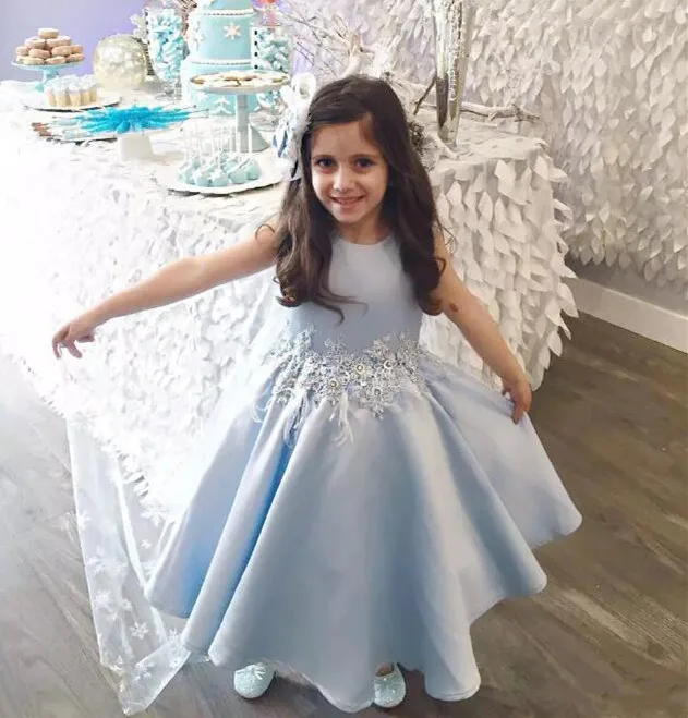 

Blue Flower Girl Dresses for Weddings Appliqued Kids Pageant Gowns Beads Jewel Neck With Cape Custom Gown for Girls