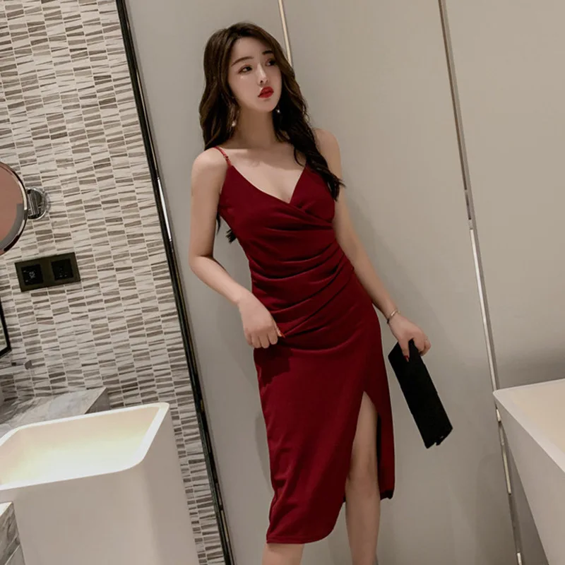 

Dresses Have A Slim, Retro-hong Kong-style Suspender With V-neck Open Fork, Medium-length, High Waist And Waist French For