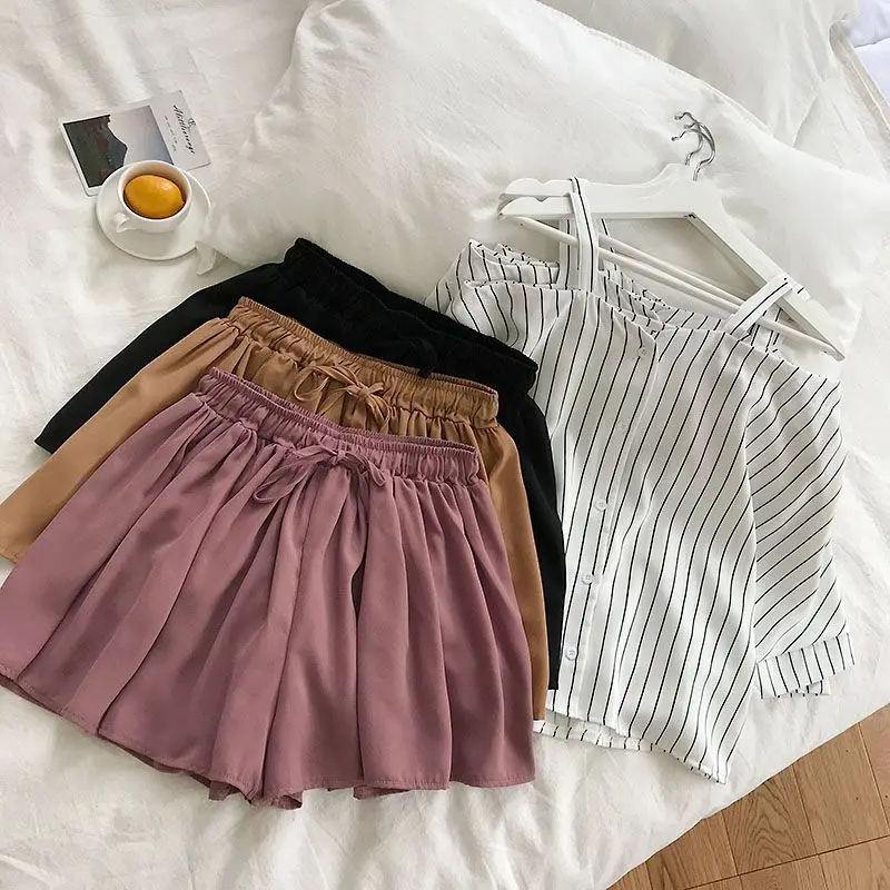 2020 new fashion womens two piece set Fresh striped off-the-shoulder loose blosue top + elastic waist shorts suit