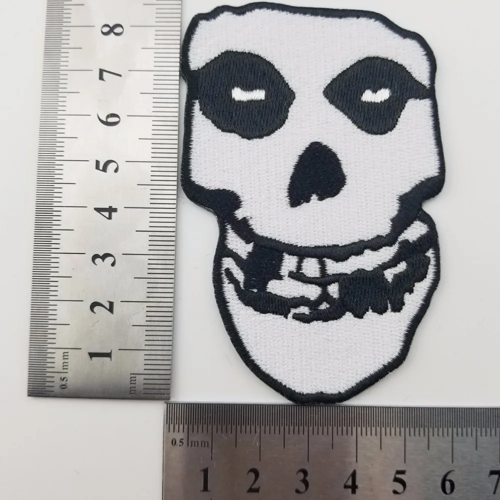 Панк Misfits малиновый Призрак Череп вышитый Железный или пришить патч|embroidered iron|sew on