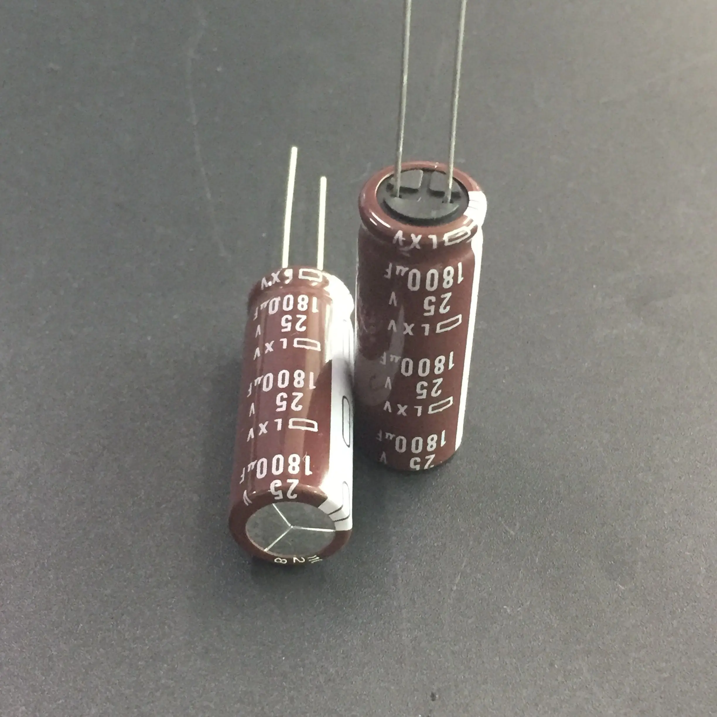 5 шт./50 шт. 1800 мкФ 25 в NIPPON LXV серии 12,5x35 мм низкое сопротивление 25V1800uF алюминиевый электролитический конденсатор