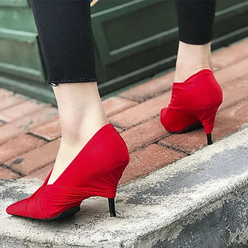Роскошные Красные атласные туфли-лодочки; женская обувь с острым носком на необычном высоком каблуке; модная женская обувь для вечеринок