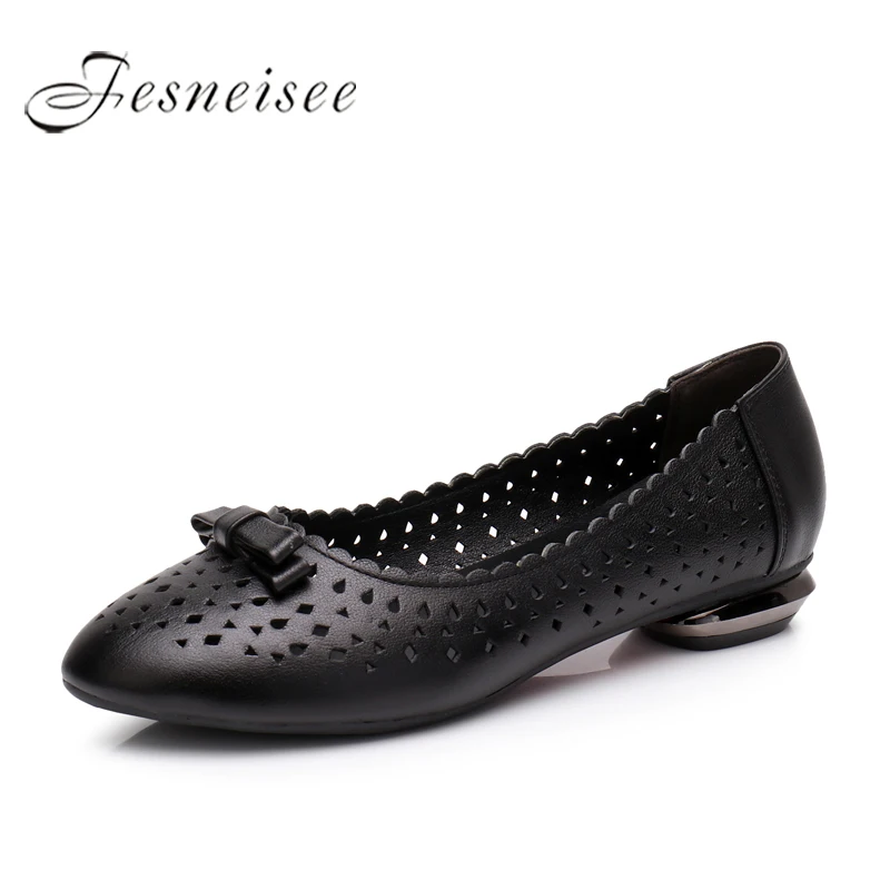 

2018 Summer Geiuine Leather Flat Heel Hollow Shoes White Black Sandals Hole Low-Heel Comfortable Breathable Mother Shoes