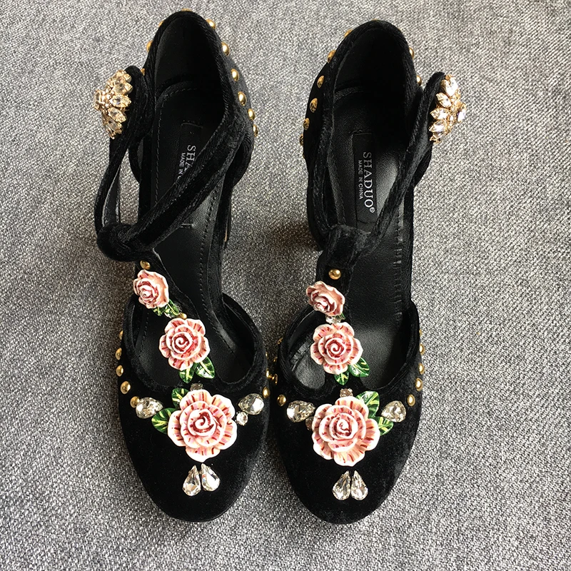 Shaduo/; женские бархатные туфли на высоком каблуке с Т-образной застежкой, украшенные стразами и вышивкой; свадебные туфли