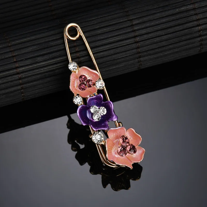 Butterfly Brooch Alloy Rhinestone Anti-Lighting Silk Scarf Buckle Coat Western Ornament Badge Gift