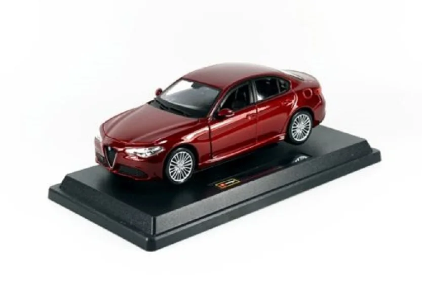Модель спортивного гоночного автомобиля Bburago 1:24 2016 Alfa Romeo Giulia новинка в