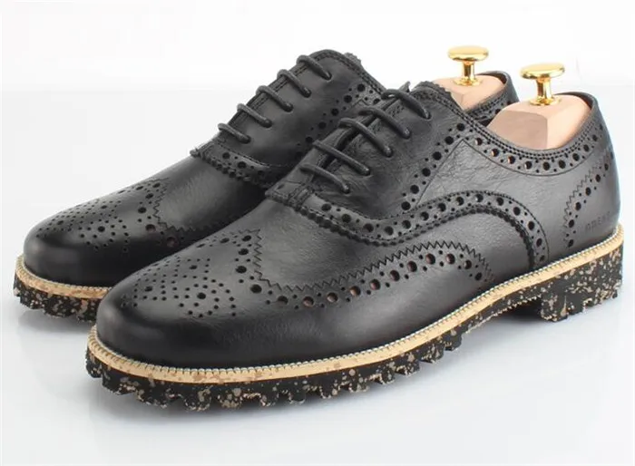 Летняя мужская обувь; Кожаные полуботинки с перфорацией в британском стиле; мужские оксфорды на шнуровке с перфорацией - Цвет: Черный