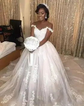 

Gorgeous A-Line Sweetheart Off the Shoulder Wedding Dresses 2019 Sweep Train Lace Appliques