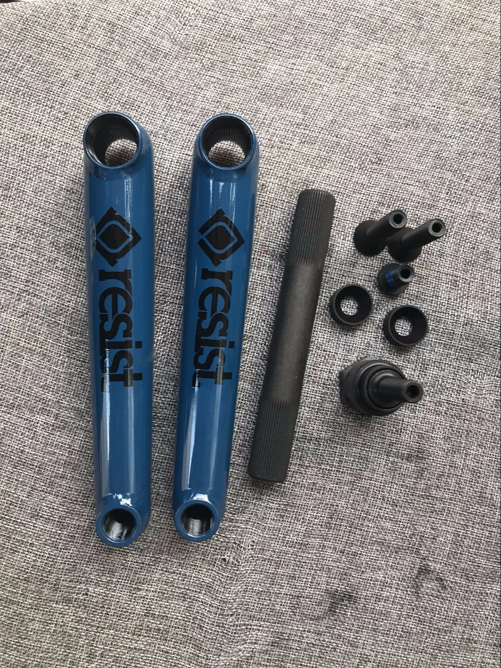 

Resist volume BMX 3-pc crank 19mm 48 Splines 165mm heat treated RHD/LHD FGFS made in Taiwan dark blue