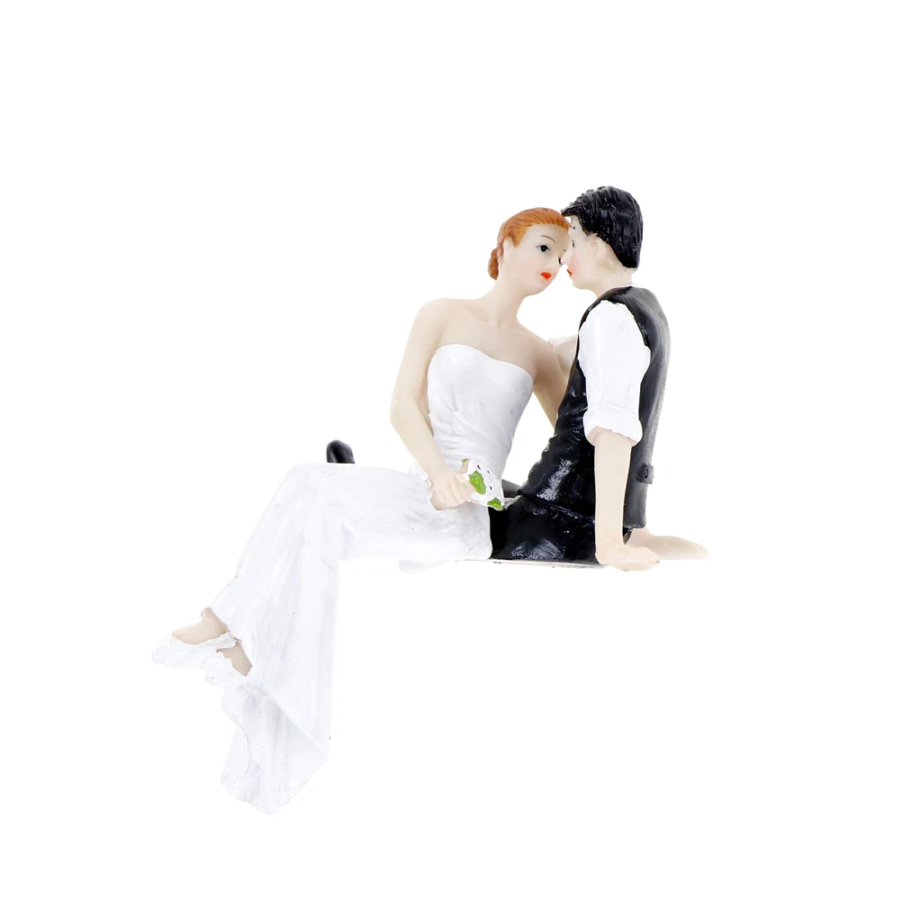 High Quality Synthetic Resin Bride Groom Wedding Cake Topper Romantic Wedding Party Decoration Adorable Figurine Craft Gift