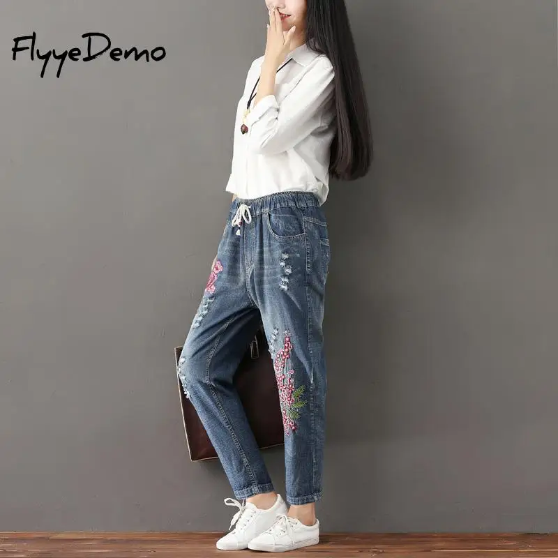 Свободные штаны с дырками большого размера с эластичной резинкой на талии и длиной до щиколотки, джинсовые штаны большого размера, осенние женские джинсовые штаны с цветочной вышивкой