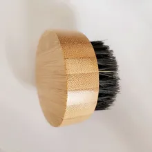 Пластиковый гребень для бороды с щетиной кабана