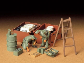 

1/35 German Tank Maintenance Team Soldier Unassemble Model 35180